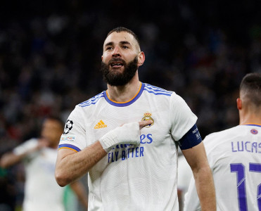 Benzema'nın tarixi het-triki PSJ -ni evə göndərdi