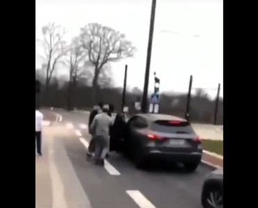 Azarkeşlər PSJ-nin futbolçusunu döydülər - VİDEO