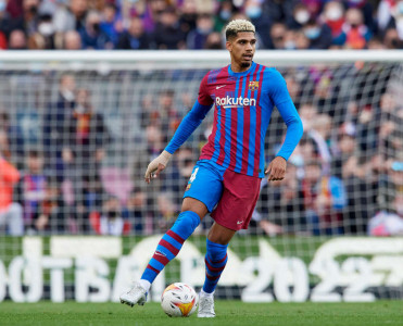 Barselona'nın futbolçusu 10 illik tilsimi qırdı