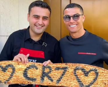 Ronaldo məşhur türkiyəli aşpazla şərik oldu