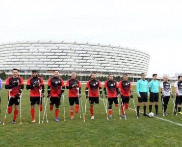 Əlil futbolçular arasında yoldaşlıq görüşü