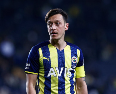 Məsut Özil İngiltərəyə qayıdır?