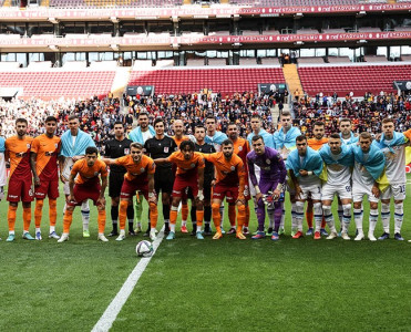 Qalatasaray xeyriyyə matçında Dinamo'ya uduzdu