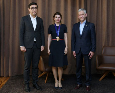 Fərid Qayıbov Azərbaycanın ilk dəmir qadını'nı qəbul edib