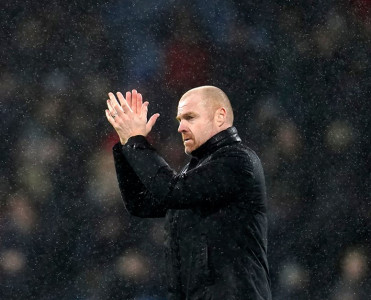 İngiltərə klubu 10 illik baş məşqçisini göndərdi