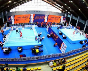 Azərbaycan boksçusu erməni üzərində qələbə ilə yarımfinalda!