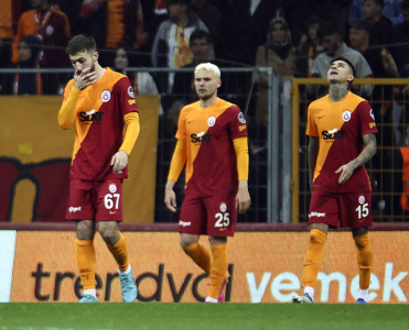 Qalatasaray evdə uduzdu, Beşiktaş'dan səfərdə qələbə