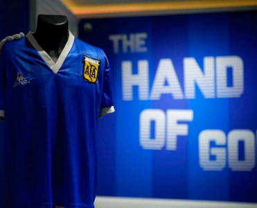 Maradonanın forması rekord qiymətə satıldı