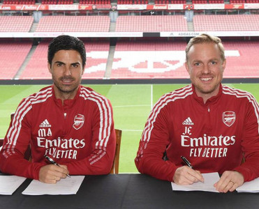 Arsenal'dan baş məşqçisi ilə yeni müqavilə