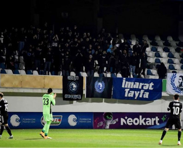 İmarət Tayfa tribunanı tərk etdi, bəyanat yaydı