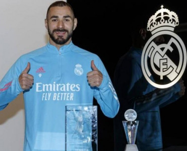 Benzema mövsümün ən yaxşı futbolçusu seçildi