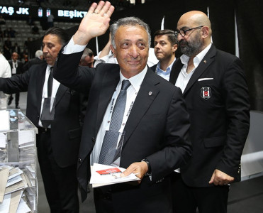 Beşiktaş'da prezident seçkisinin nəticələri açıqlandı