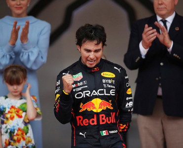 Serxio Peres Red Bull'la yeni müqavilə imzaladı