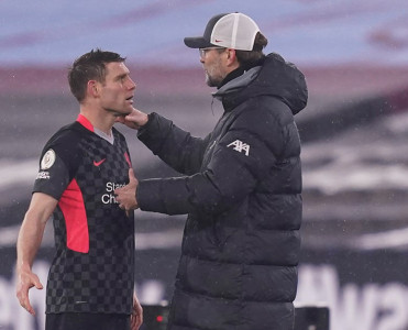 Liverpul'un futbolçusu imperiya ordeni ilə təltif edildi