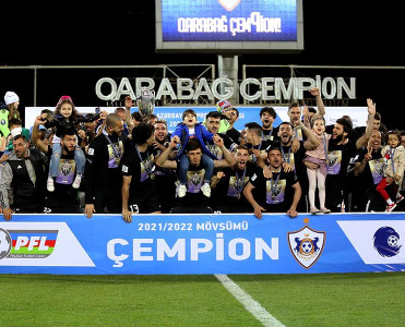 Qarabağ mövqeyini qorudu, Neftçi irəlilədi