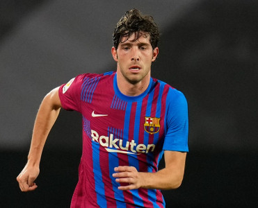 Serxio Roberto Barselona'da qaldı