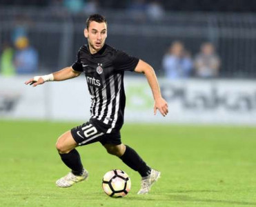 Qarabağ Monteneqro millisinin üzvünü transfer edir