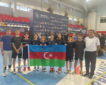 Badmintonçularımız Serbiyadan bürünc medalla qayıdır