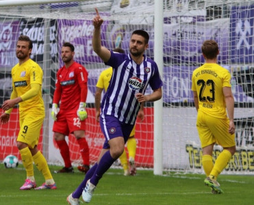 Nazarovdan Almaniyada het-trik