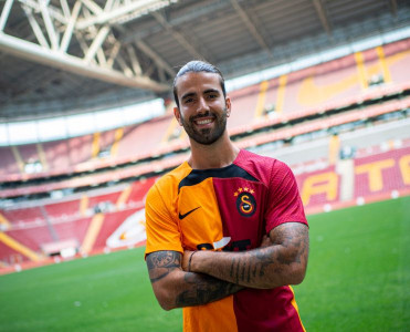 Portu'nun futbolçusu rəsmən Qalatasaray'da