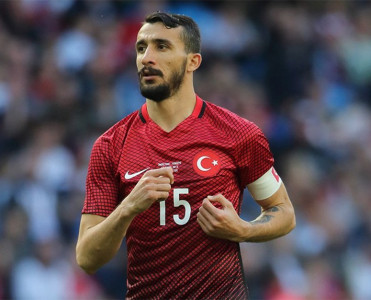 Türkiyəli məşhur futbolçu karyerasını başa vurdu