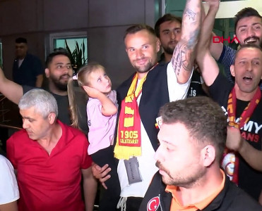 Qalatasaray'da bir ayrılıq, bir yeni hücumçu