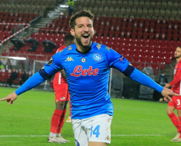 Mertens Napoli'dən ayrıldı