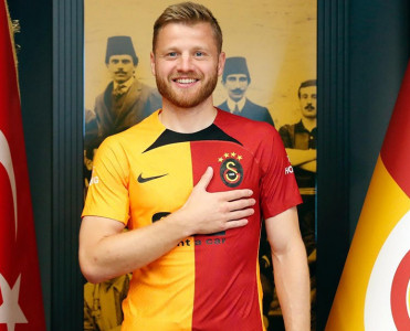 Qalatasaray'da bir yeni transfer, bir ayrılıq