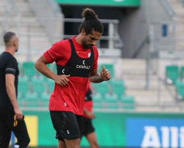 Neftçi Vyanada daha bir futbolçusunu itirdi