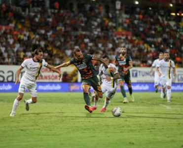 Alanyaspor'dan çətin qələbə