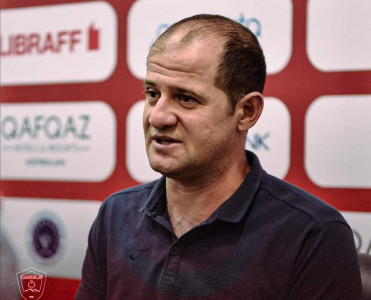 Futbolçu tullanırsa, harasa düşməlidir  - Elmar Baxşıyev