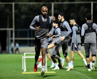 Qarabağ'da 10 futbolçu qaldı