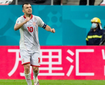 Tanınmış futbolçu karyerasını bitirdi