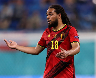 Denayer BƏƏ klubu ilə müqavilə imzalamağa getdi