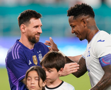 Ən yaxşı 3-cü bombardir - Messi