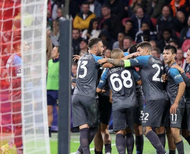 ÇL: Napoli İtaliya futbolunun tarixinə düşdü