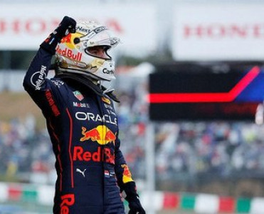 Ferstappen ardıcıl 2-ci dəfə dünya çempionu oldu