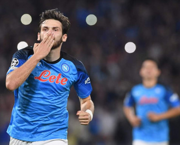 Napoli gürcü futbolçu ilə danışıqlara başladı