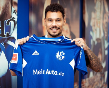 Bundesliqa klubunda yeni müdafiəçi