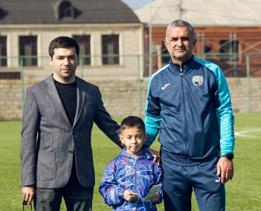 Kəpəz'dən sosial şəbəkədə məşhurlaşan azarkeşə maraqlı jest