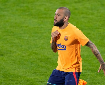 Dani Alves yenidən Barselona'da