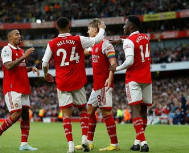 Arsenal'dan darmadağın, Mançester Yunayted'dən çətin qələbə