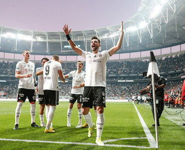 Beşiktaş'la Fənərbaxça'dan darmadağın