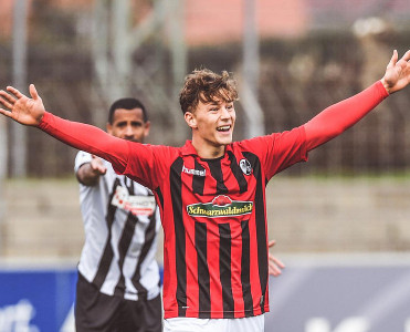 Azərbaycana gedəcəyim üçün çox sevinirəm