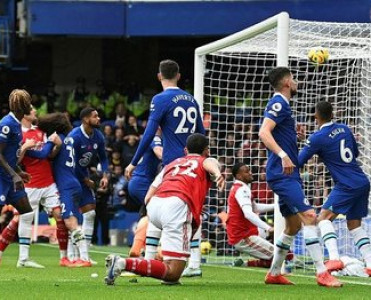 Arsenal Çelsi'yə, Liverpul Tottenhem'ə qalib gəldi