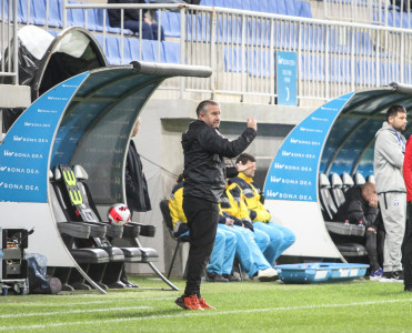 Hazırda bizim üçün vacib olan amil 2-ci yeri tutmaqdır