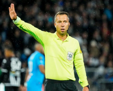 Fransalı futbol hakimi 42 yaşında vəfat edib