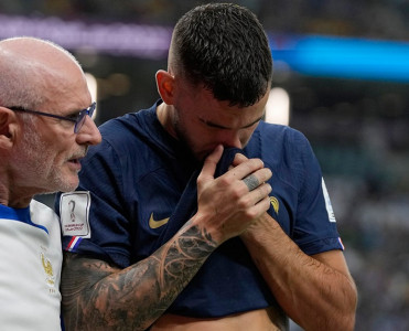 DÇ-də zədələnən futbolçu əməliyyat olundu