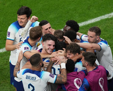 İngiltərə millisi 16 ildən sonra bunu bacardı, Keyn isə ...