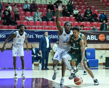 Neftçi uduzdu, Sərhədçi qalib gəldi